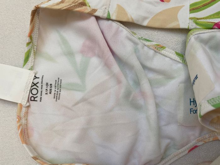 Maillot deux pièces bandeau et bikini S Roxy blanc et fleurs 80c 85b 90a - photo numéro 2