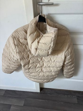 Doudoune Nike taille M  (12ans)