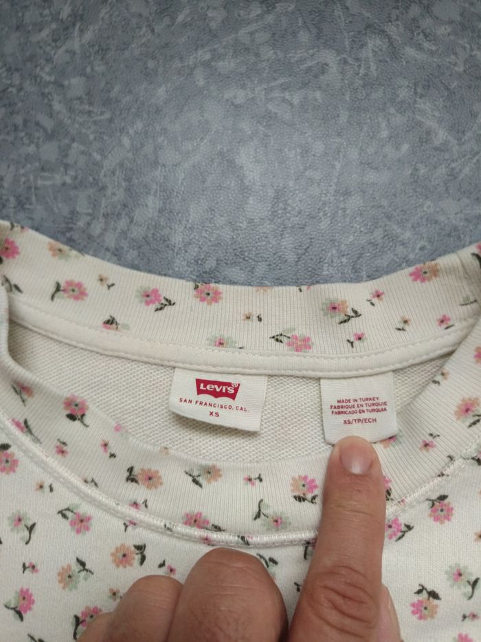 Adorable petit pull Levi's romantic taille XS couleur vanille - photo numéro 3