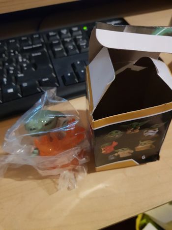 Figurine The Child And The Mandalorian