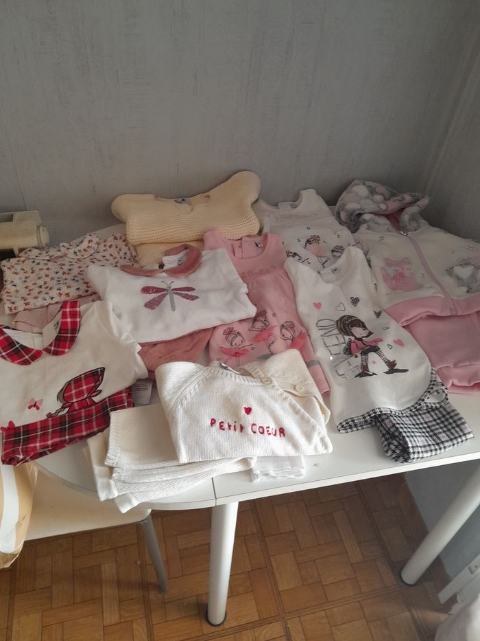 Lot vêtements fille 6mois - photo numéro 5