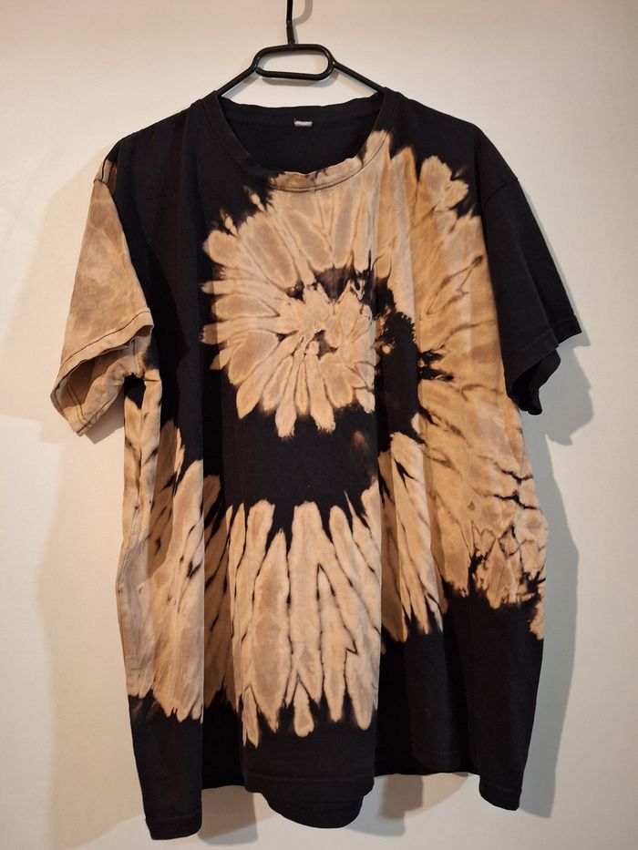 t-shirt noir et marron - photo numéro 2