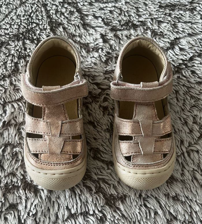 Chaussures bébé souples semi-ouvertes Naturino taille 21