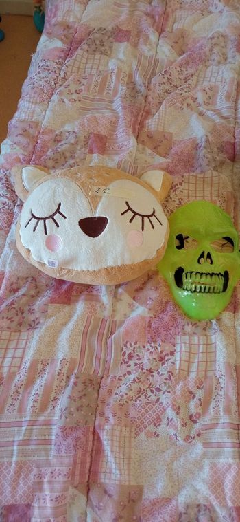 Coussin en forme de biche et masque halloween