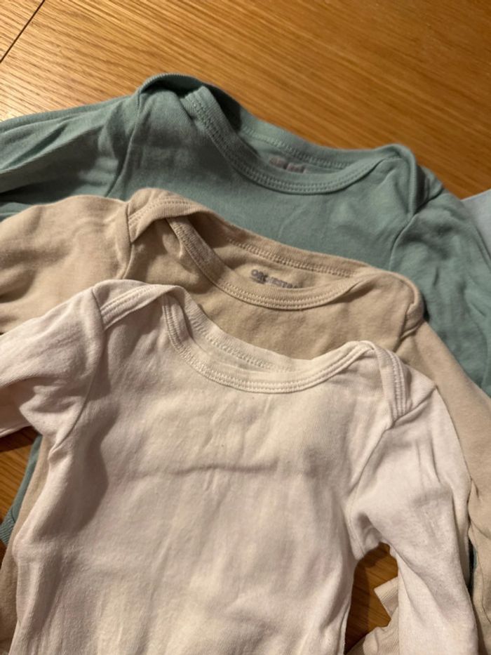 Lot de 7 bodies + 1 offert manches longues taille 12 mois - photo numéro 4
