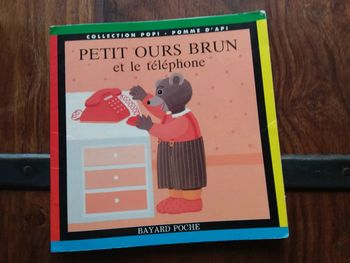 Livre "Petit Ours Brun et le téléphone"