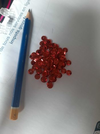 Lot de 100 sequins perles rouge