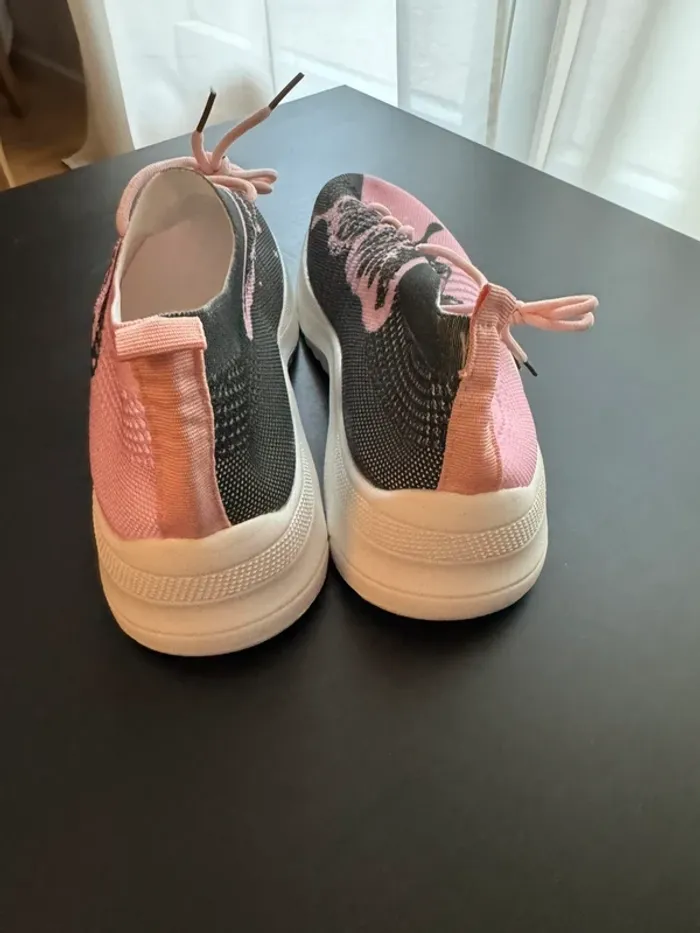 Sneakers Papillon rose et noire neuves taille 41 - photo numéro 3
