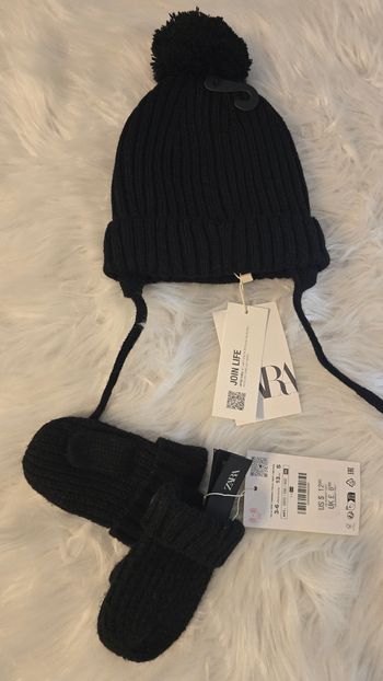 Neufs non portés  bonnet et mouffles unisex 3/5ans