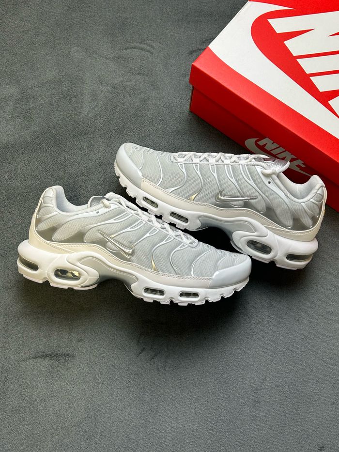 nike air max plus metallic silver