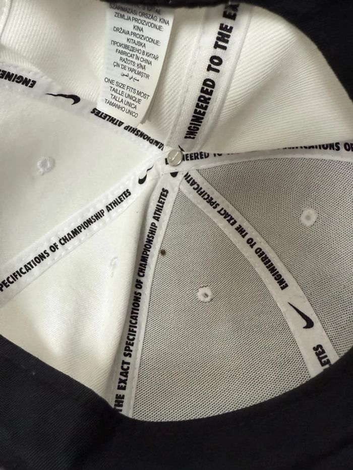 Casquette Nike blanche et noir logo brodé en super état - photo numéro 6