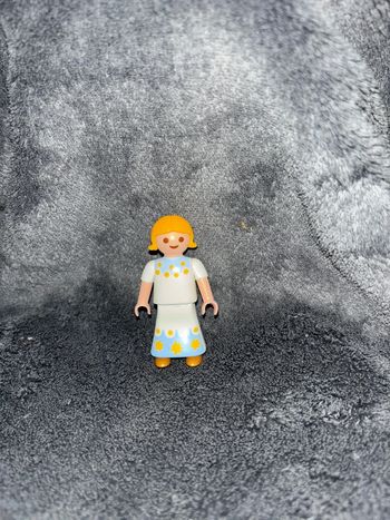 Personnage playmobil fille femme en excellent état