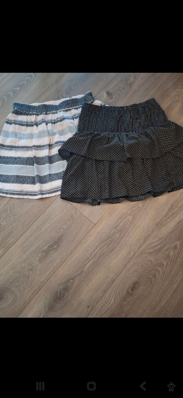 Lot 2 jupes courtes  M cache cache