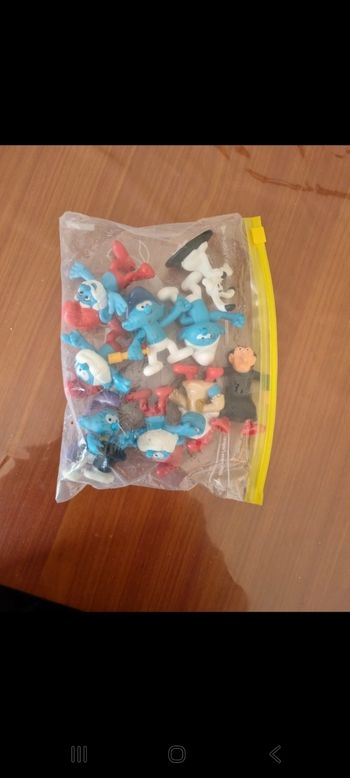 Lot 9 figurines sctroumphs et idefix