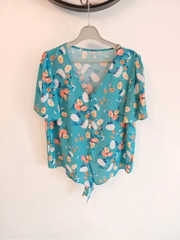 Chemisier bleu à fleurs taille 40