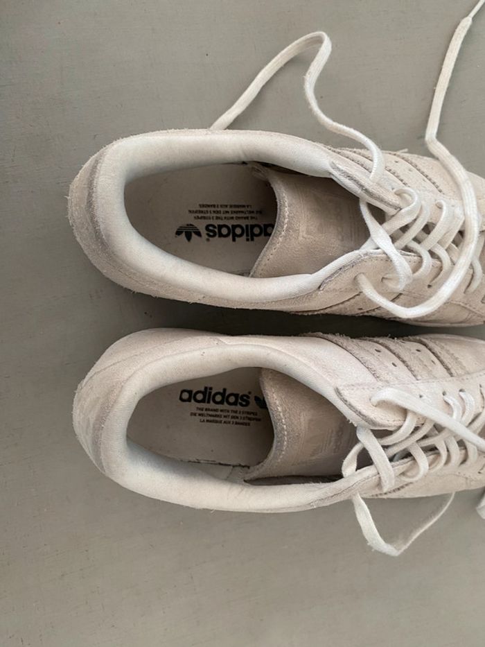 Baskets Adidas Superstar taille 36,5 blanche crème et rose - photo numéro 5