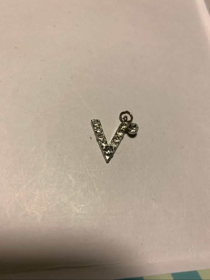 Pendentif initiale V