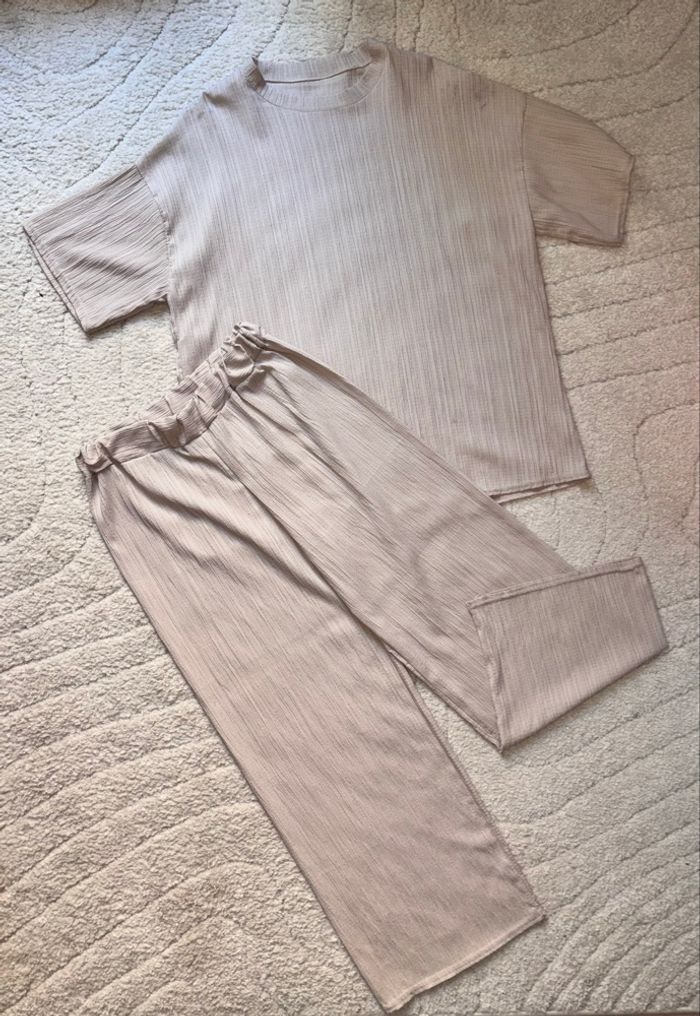 Ensemble fluide beige