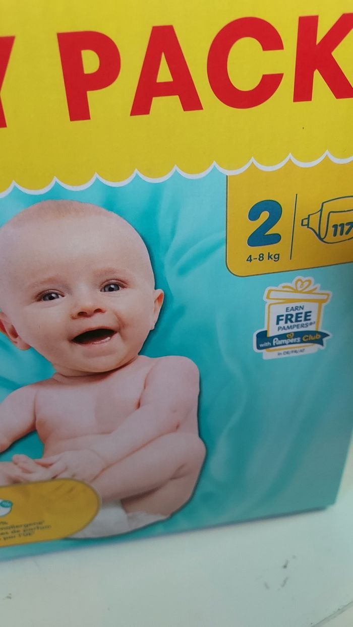 Un carton de couches taille 2