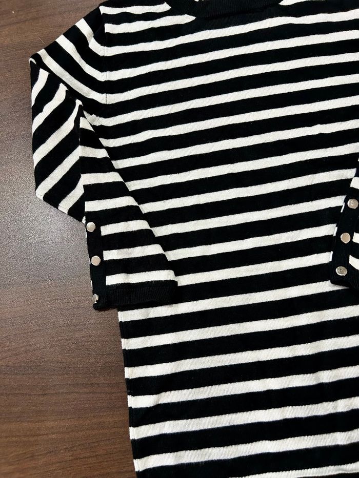 Pull ras de cou à rayures - noir et blanc - photo numéro 2