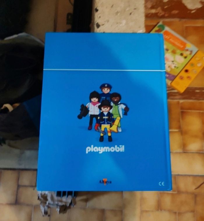 Livre playmobil Les métiers Les pompiers - photo numéro 2