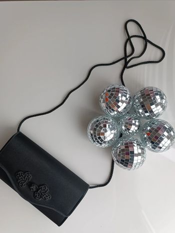 Pochette noire satinée avec/sans bandoulière - neuve sans étiquette