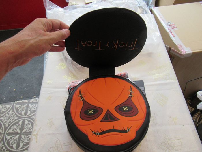Trick R Treat Loungefly Sac à Main Legendary Picture - photo numéro 4