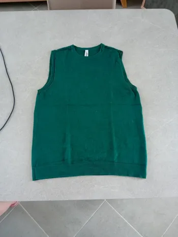 Pull sans manche vert taille M