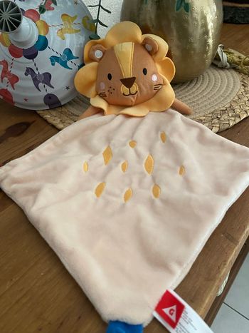 Doudou lion plat