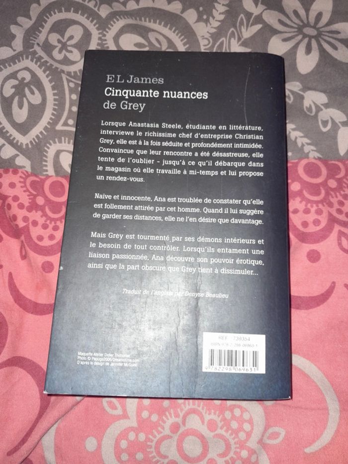 Livre "cinquante nuances de grey" - photo numéro 2