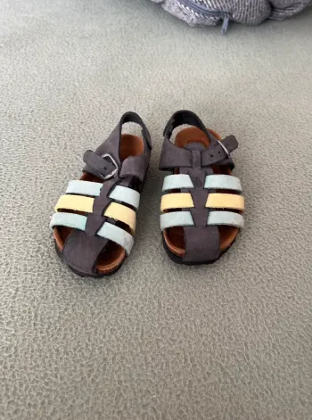 Sandale à bout fermé Gemo taille 21