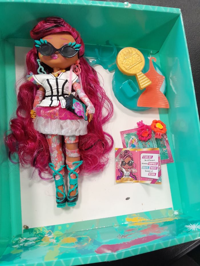 Poupée LOL OMG