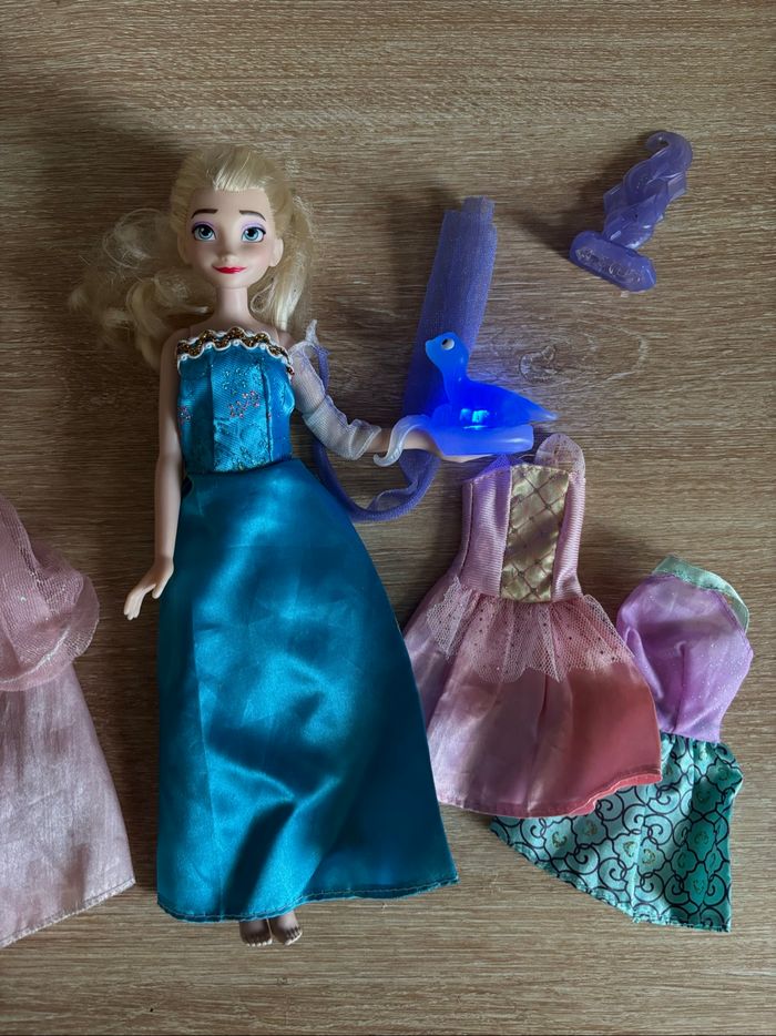 Lot poupée Elsa Reine des neiges 2 parlante lumière bruni - photo numéro 2