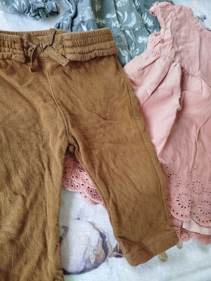Lot vêtements fille 12 mois - photo numéro 3