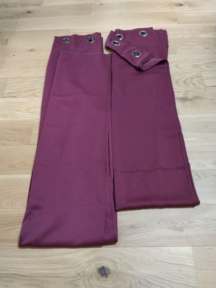 Paire de rideaux violet à oeillets