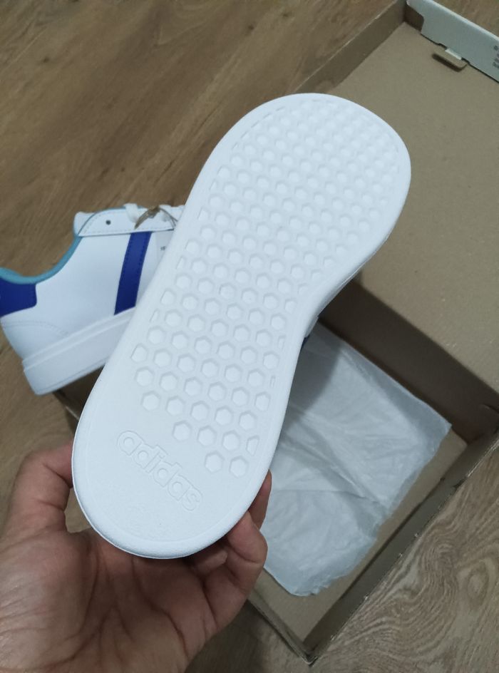 Baskets Adidas neuves pointure 37 - photo numéro 5