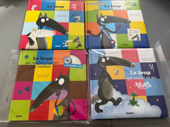4 Grands livres Le Loup de Auzou neufs et 1 avec CD - photo numéro 2