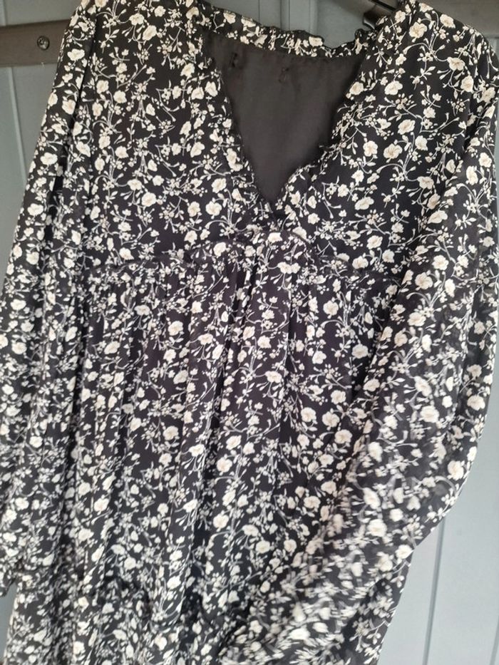 Robe mi longue noir volant a imprimé fleurs blanches - photo numéro 6