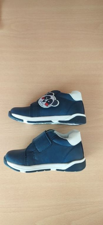 Baskets marine "Freemouss Boy" pointure 22.