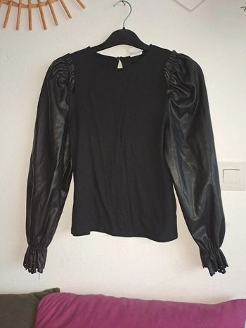 Top haut manches longues simili cuir bouffantes zara noir 10 ans
