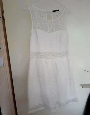 Robe dentelée blanche