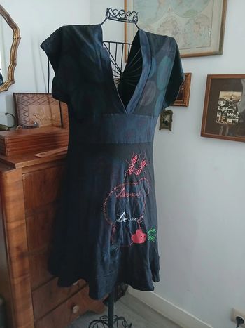 Robe courte été col V manches courtes