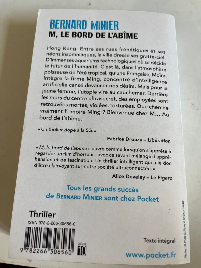 Livre le bord de l’abime - photo numéro 2