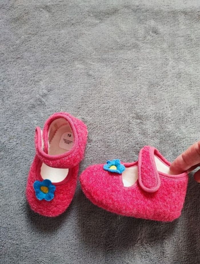 Chaussures/ chaussons taille 19 NEUVES