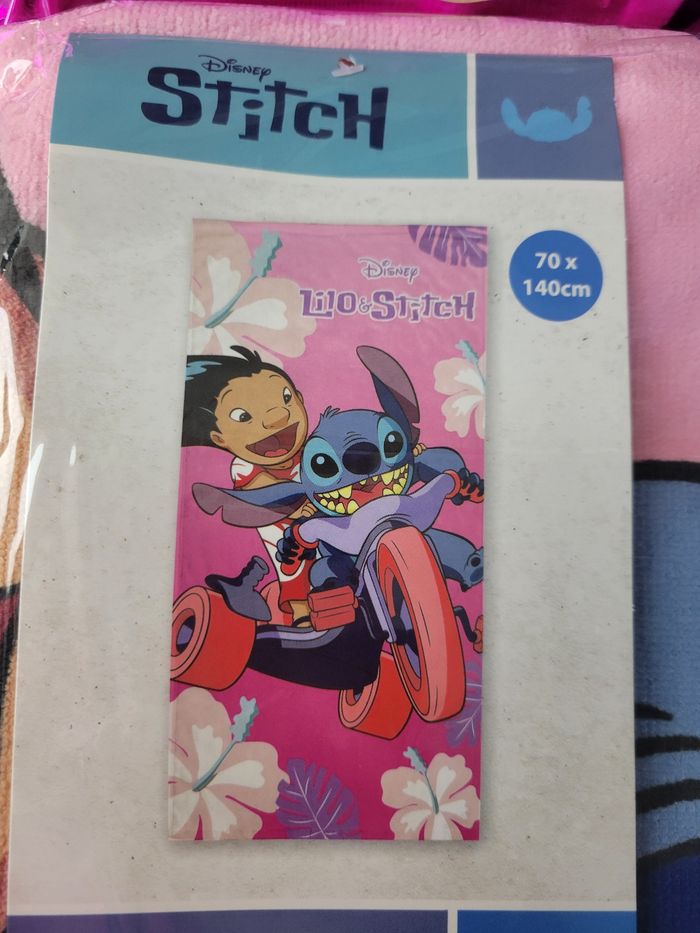 🌺Neuf🌺 Drap de bain Stitch - photo numéro 3