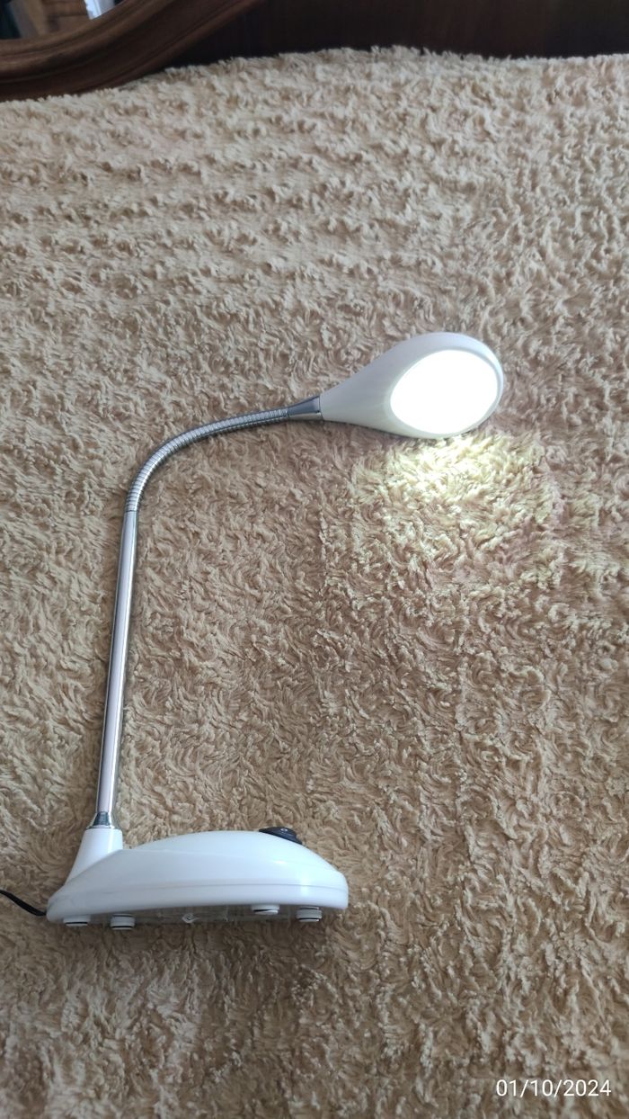 Lampe LED de bureau articulée