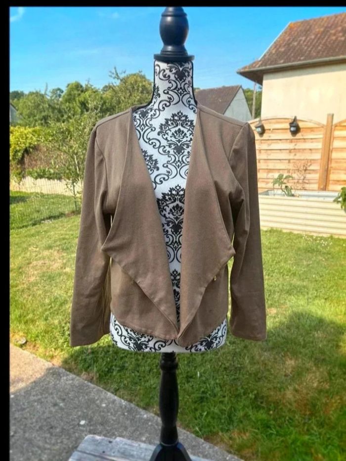Élégance Minimaliste - Veste blazer Croisée Taupe Chic - photo numéro 6