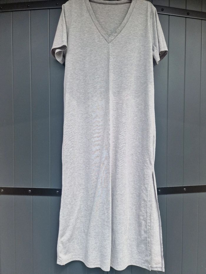Robe longue t shirt grise fendue - photo numéro 3