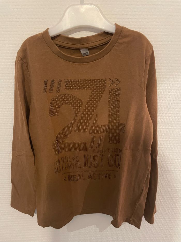 Tee shirt