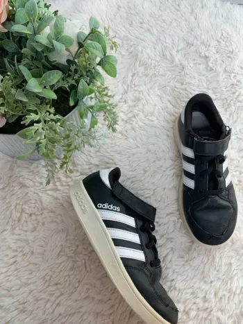 Paire basket adidas noires 32